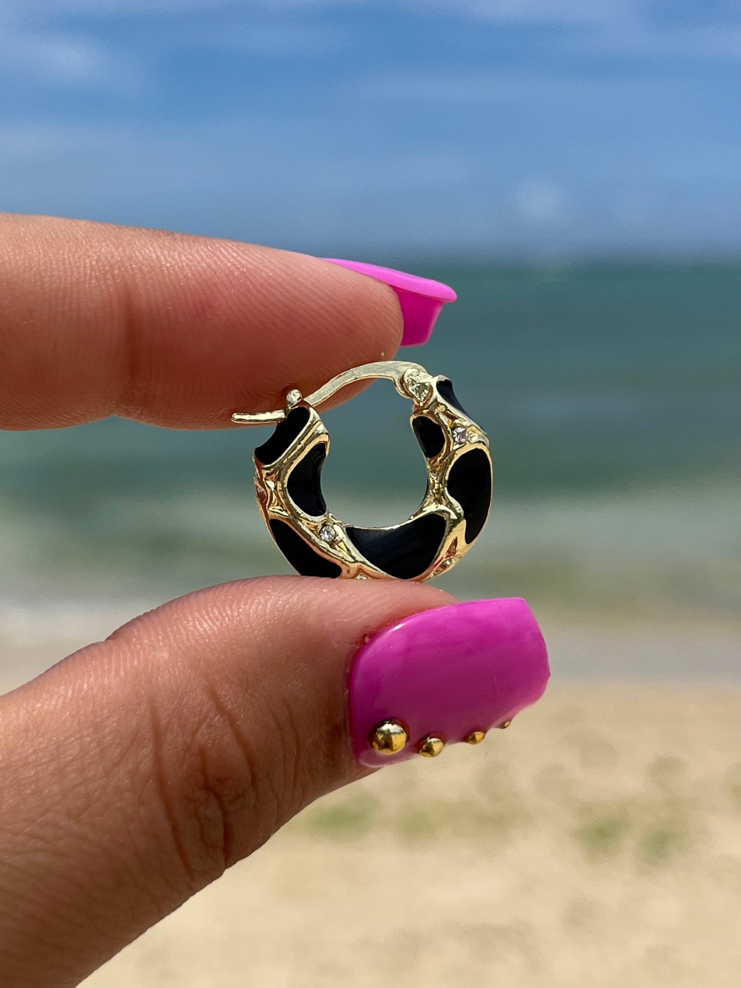 BLACK & GOLD HOOP